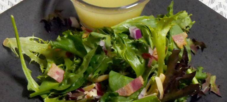 salad with vinegrette dressing