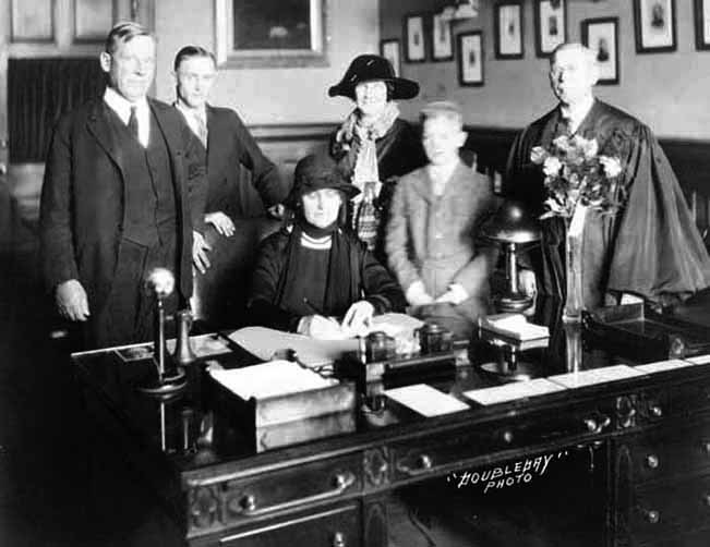 Nellie Tayloe Ross signing oath of office.