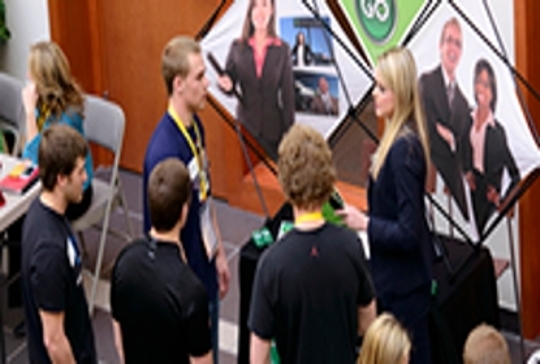 Image of University of Wyoming College of Business students at career fair