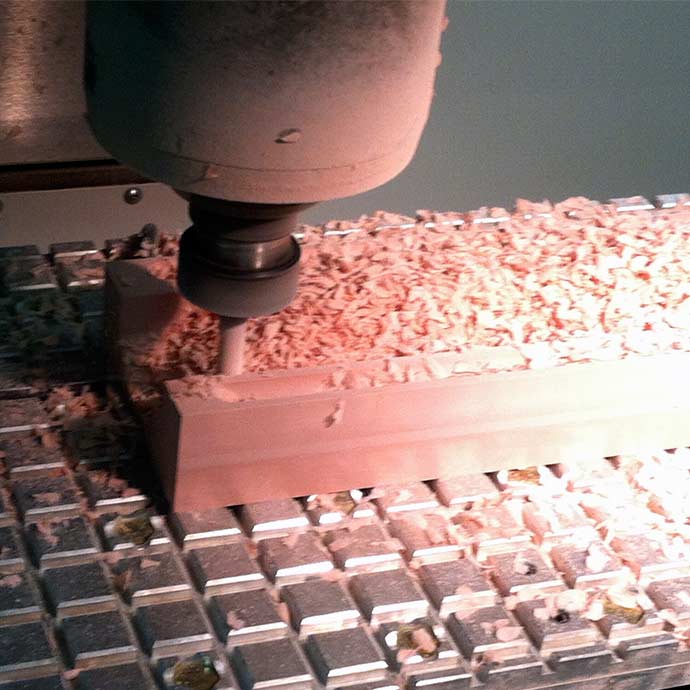 Machine with block of wood and wood shavings