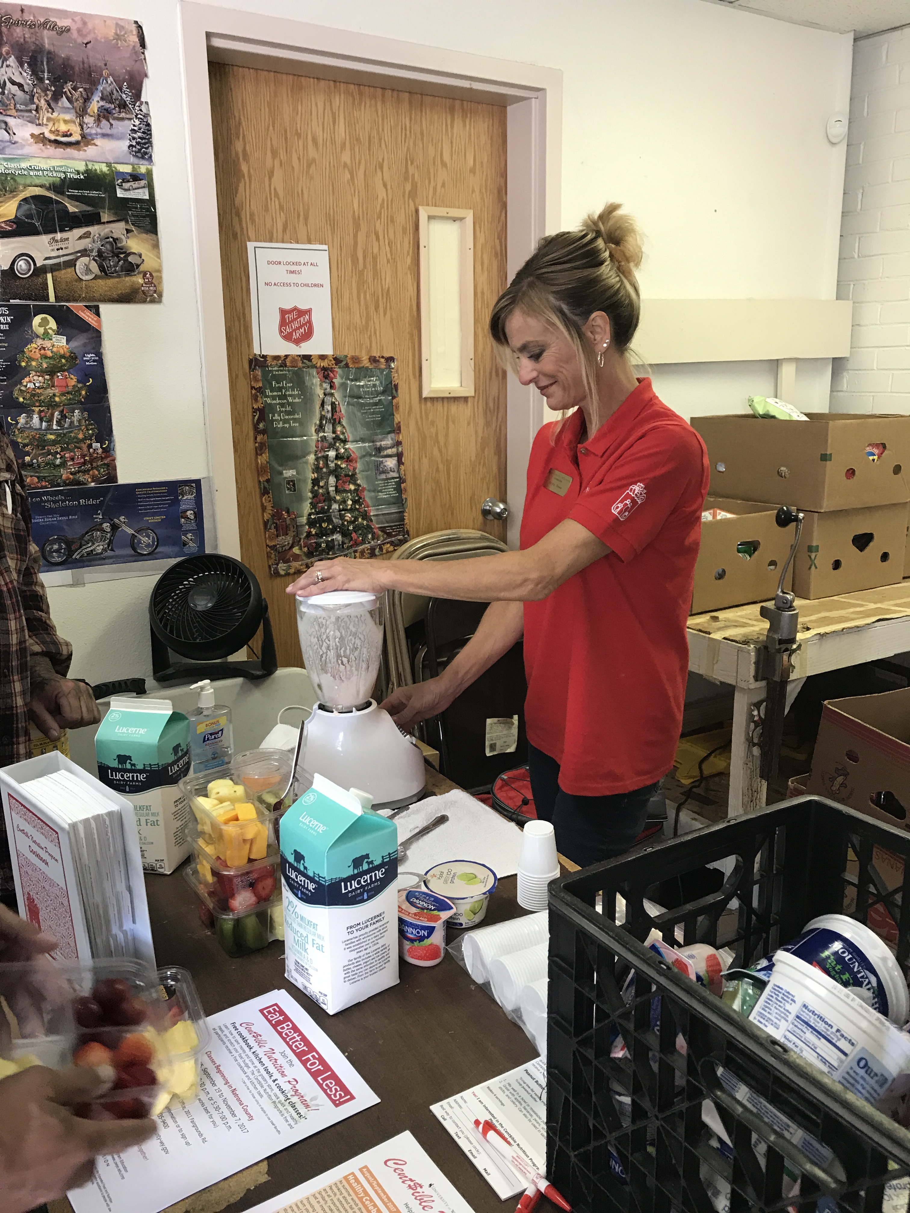 CNP educator Krista makes smoothies at the Salvation Army