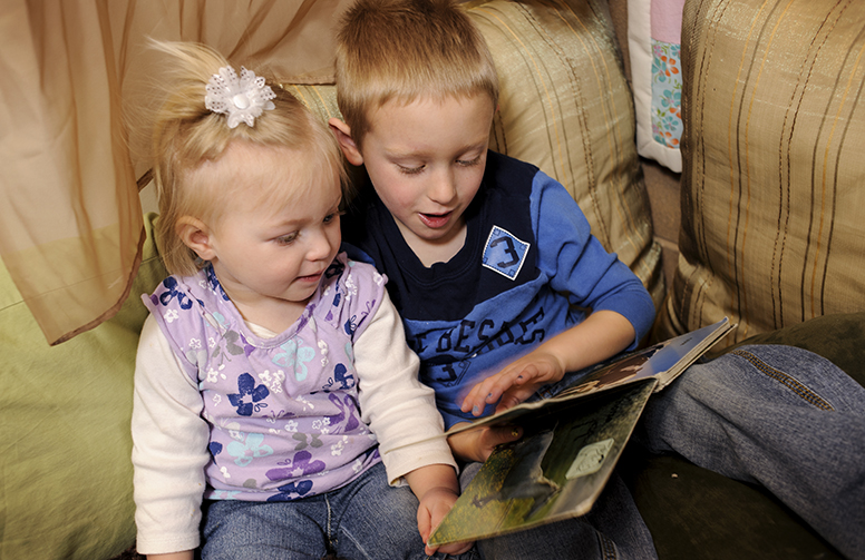 2 children reading