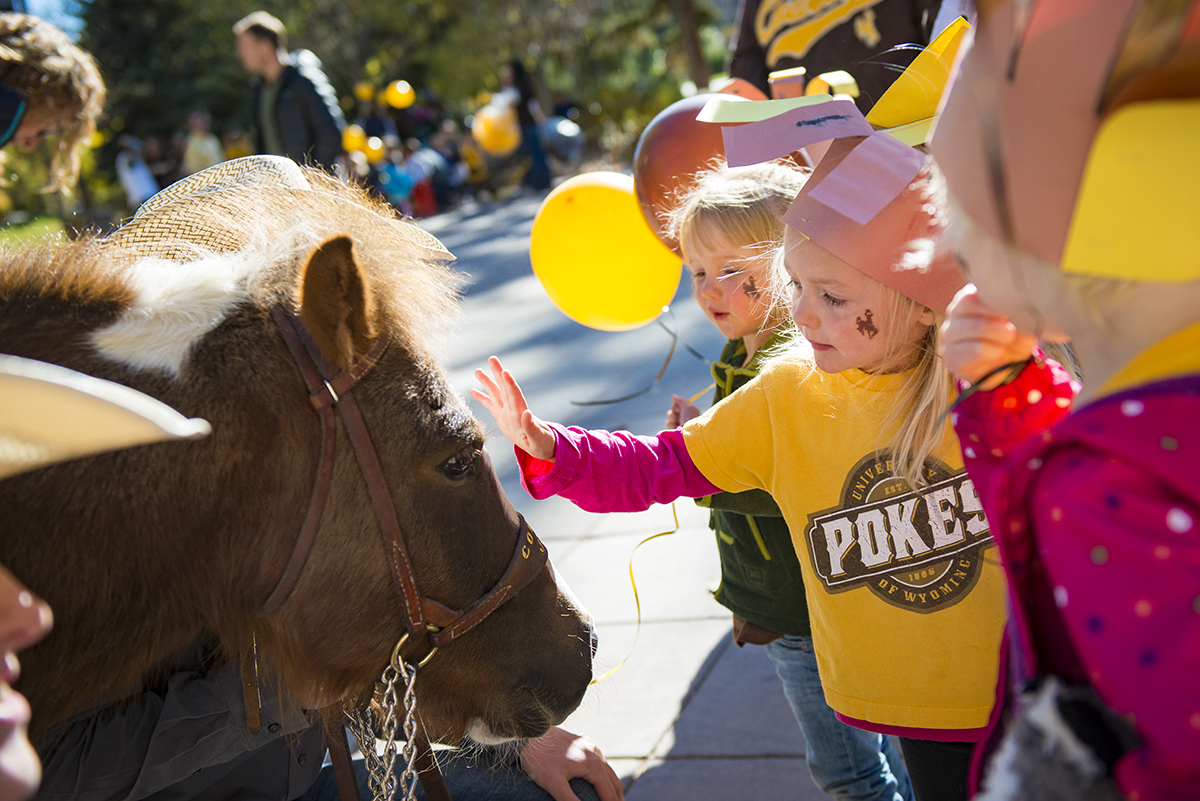 children with pony 