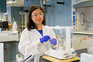 Kim Lau in Lab