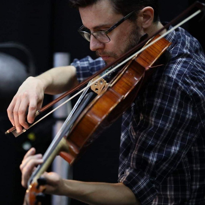 Daniel Galbreath playing the violin