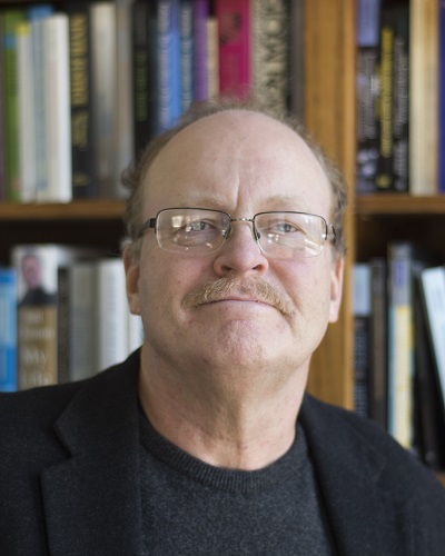 Thomas Seitz in front of a bookshelf