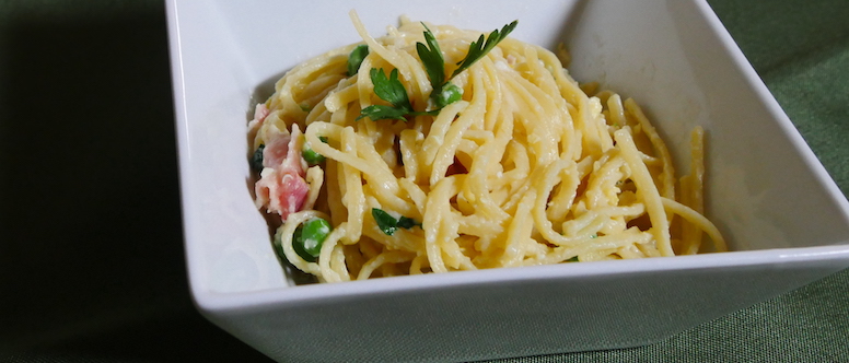 carbonara pasta in a bowl