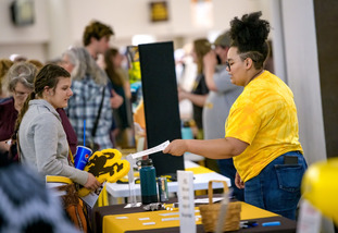 A UW student attends a student success event as part of the Advising, Career, Exploratory Studies services.
