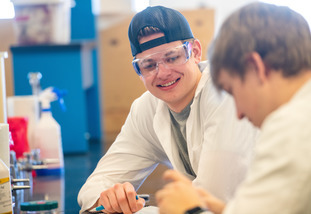 Two UW students work in a research lab.