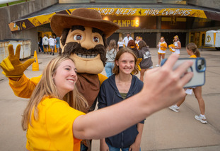 Pistol Pete and some fans