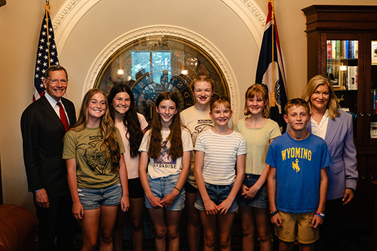 Group of students posing with two U.S. Senators