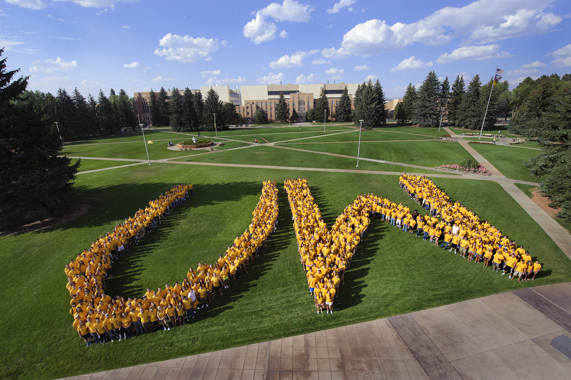 The UW band forms a large u and w in Prexy’s pasture.
