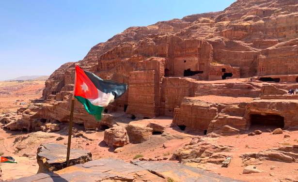 wadi rum and jordan flag