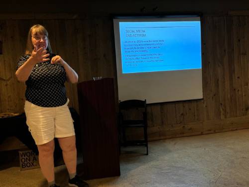 Cindy Price Schultz presents at the VisCom Conference.