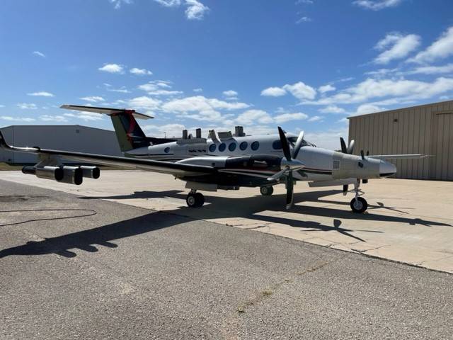 Right-hand view of drag test flight installation on the King Air