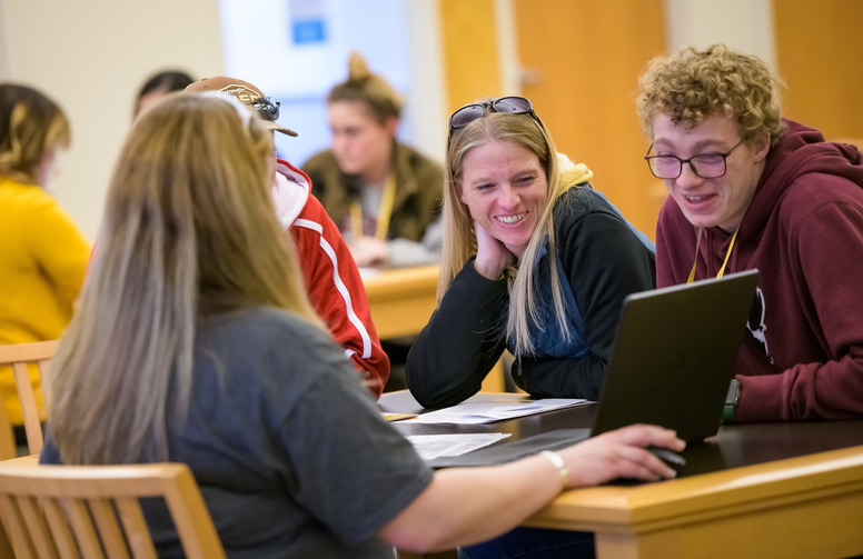 a new student register for classes at New Student Day
