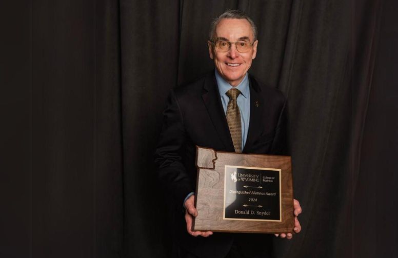 2024 UW COB Distinguished alumni award recipient.