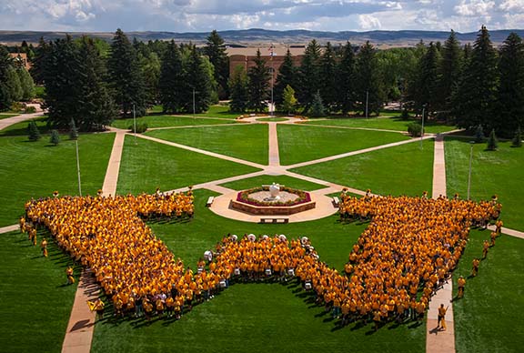 Students in shape of W in Prexy's Pasture