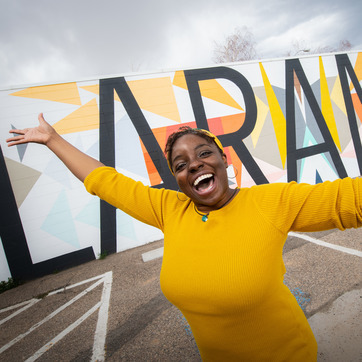 Student poses in front of Laramie sign.