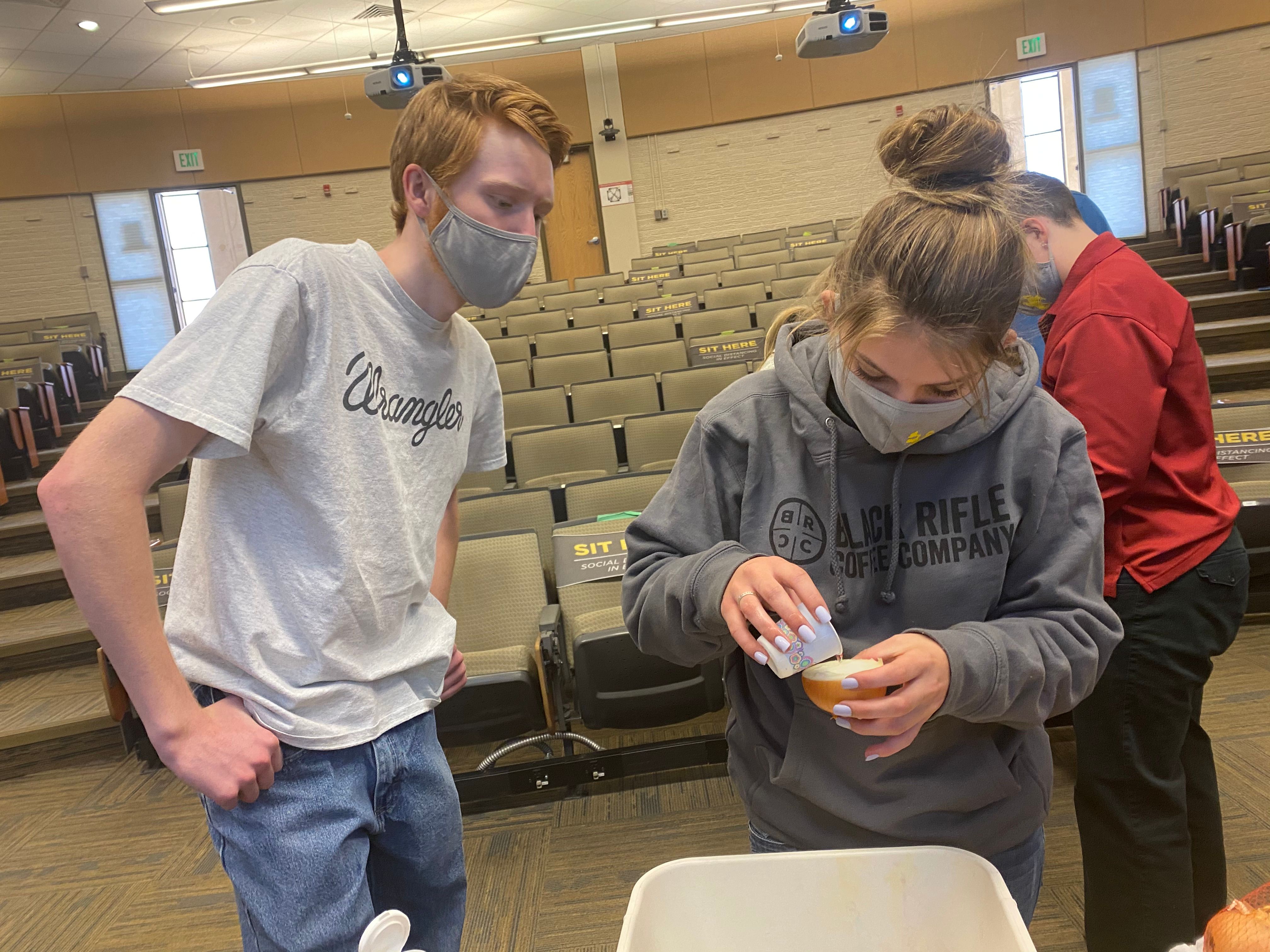 students in Everyday Science class conduct a lemon lab