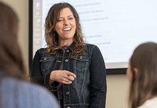 doctor jill keith leads a discussion in one of her human nutrition and food classes in the department of family and consumer sciences