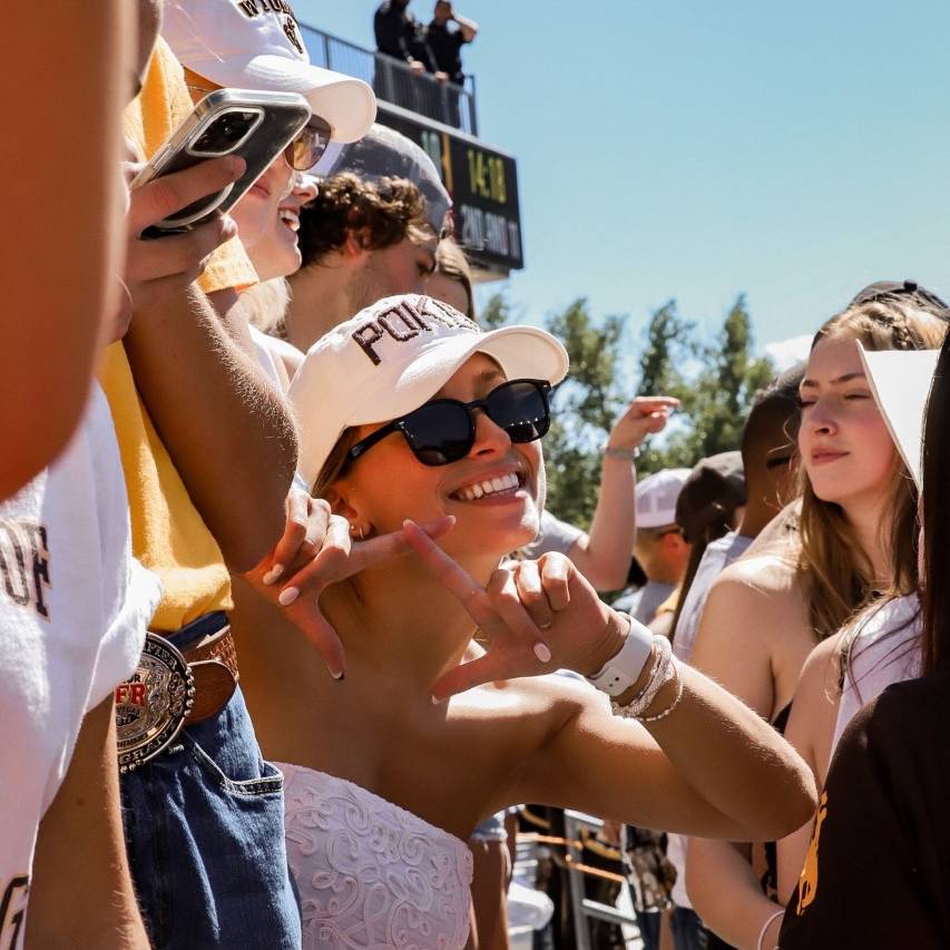 Chi Omega students at a UW football game.