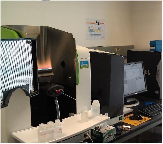 Image of Perkin Elmer PinAAcle 900F Atomic Absorption Spectrometer with lithium and sodium in the flame