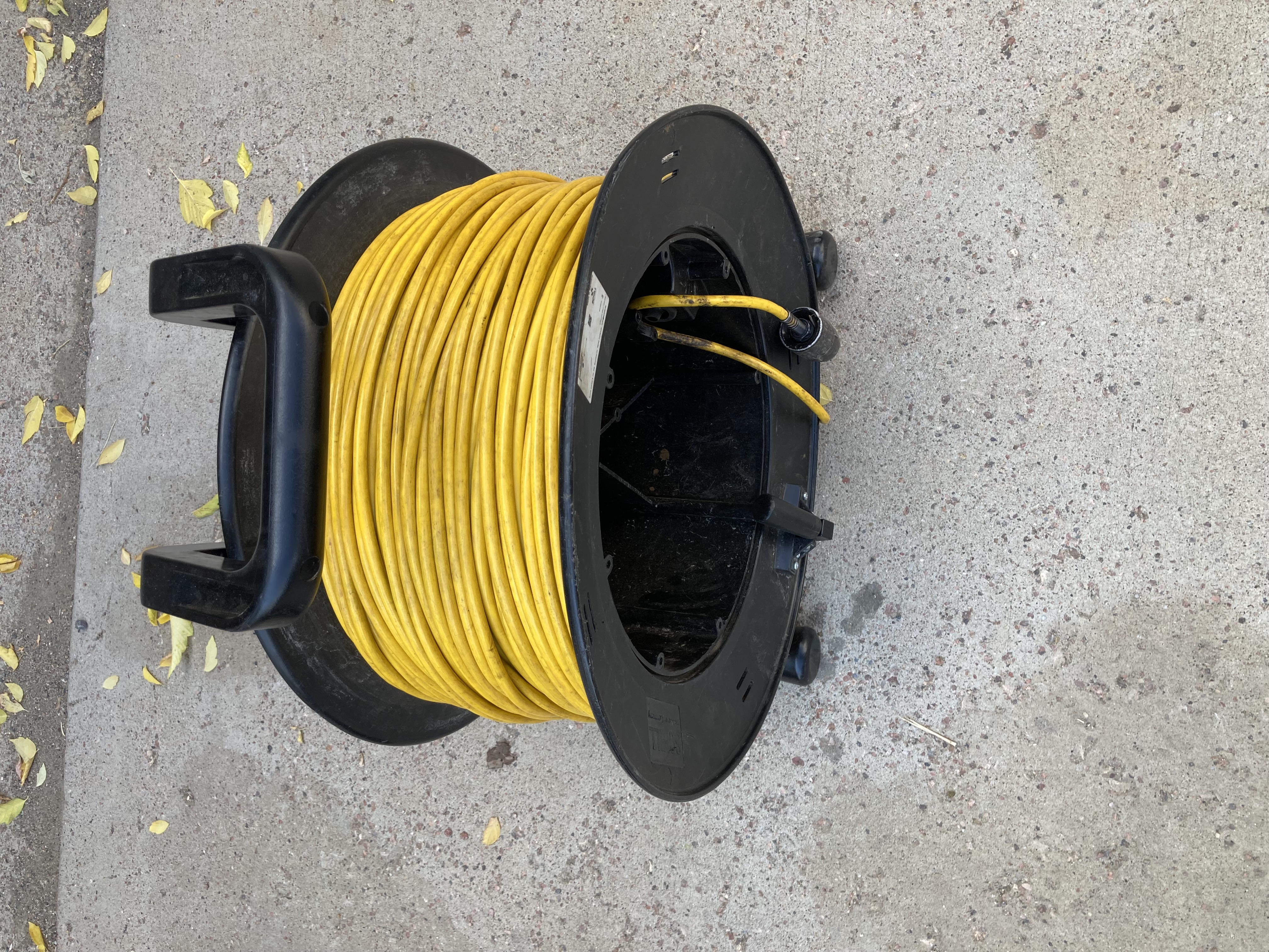 Seismic Interconnect Cable