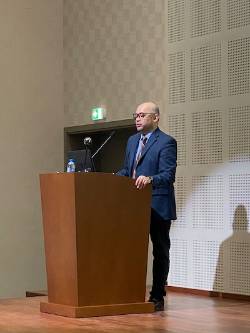 Daing giving a talk