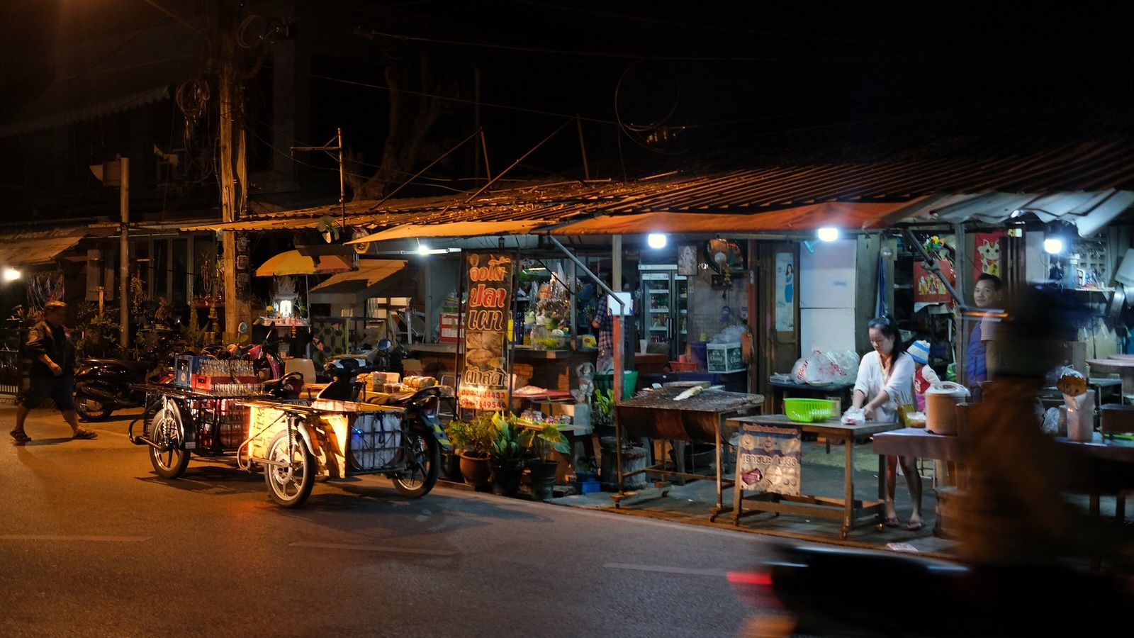 Thailand street and food stalls at night