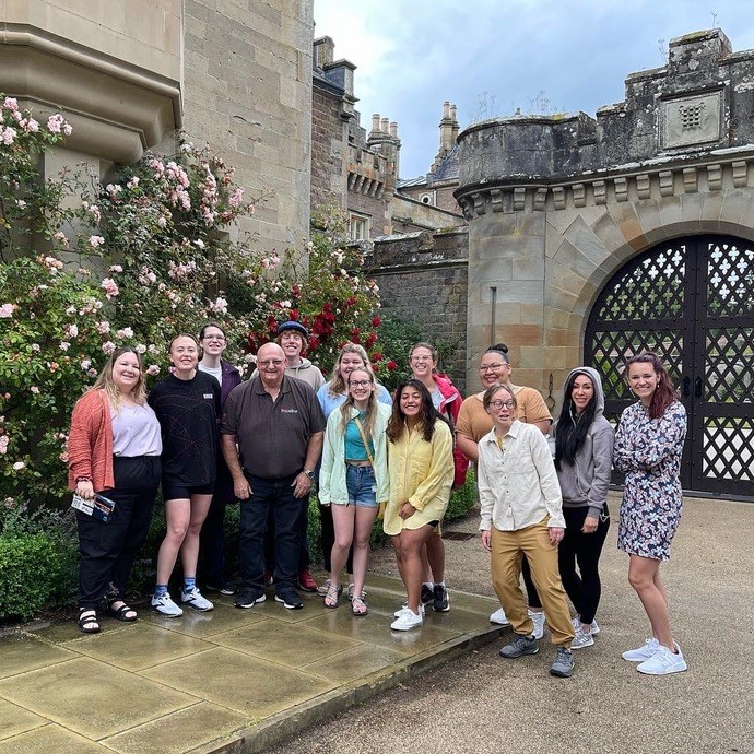 group photo of students at a castle during UW in Scotland 2022
