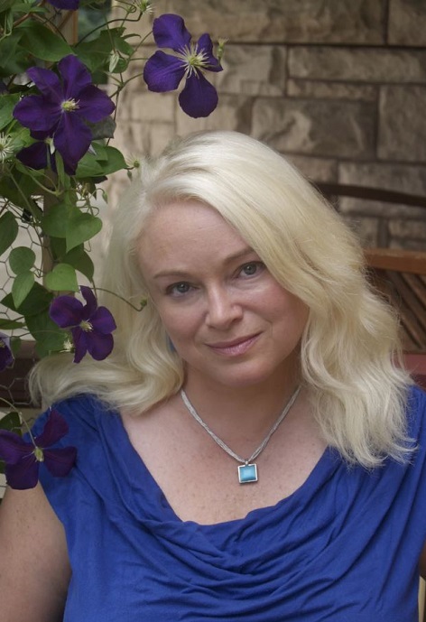 Lori Howe Headshot