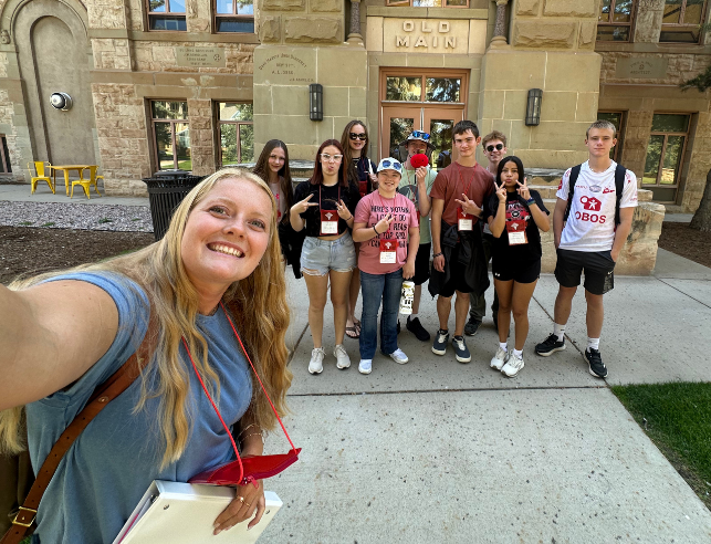HSI students in front of Old Main