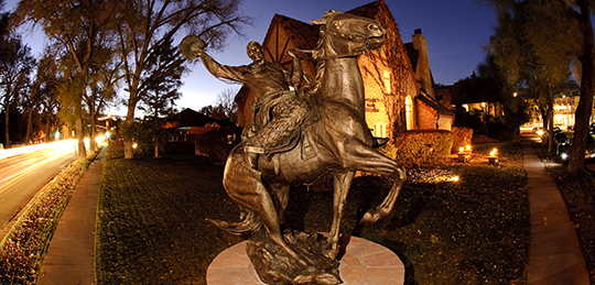 statue