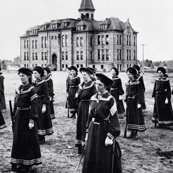 Female UW students outside (1920?)