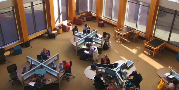 Computer lab busy with students
