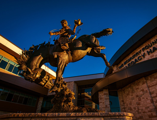 Picture of steamboat outside the Gateway Center
