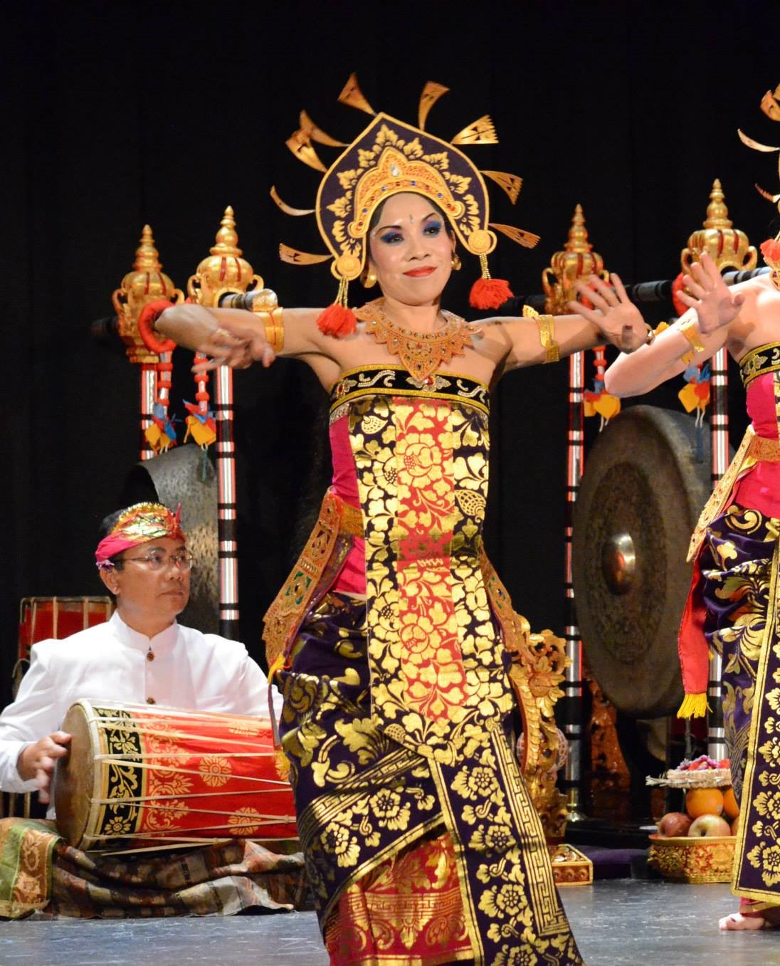 traditional Balinese dance performed at a Candra Wyoga concert