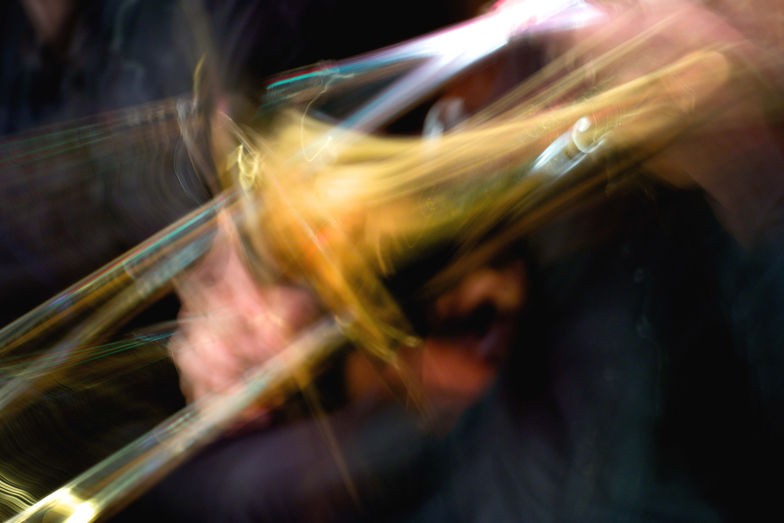 trombone_blur.jpg