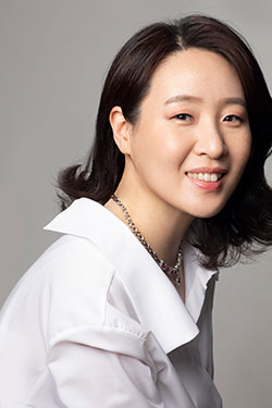 head photo of a woman