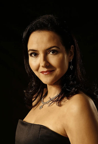 head photo of a woman