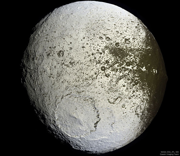 The hemisphere of Saturn's third-largest moon