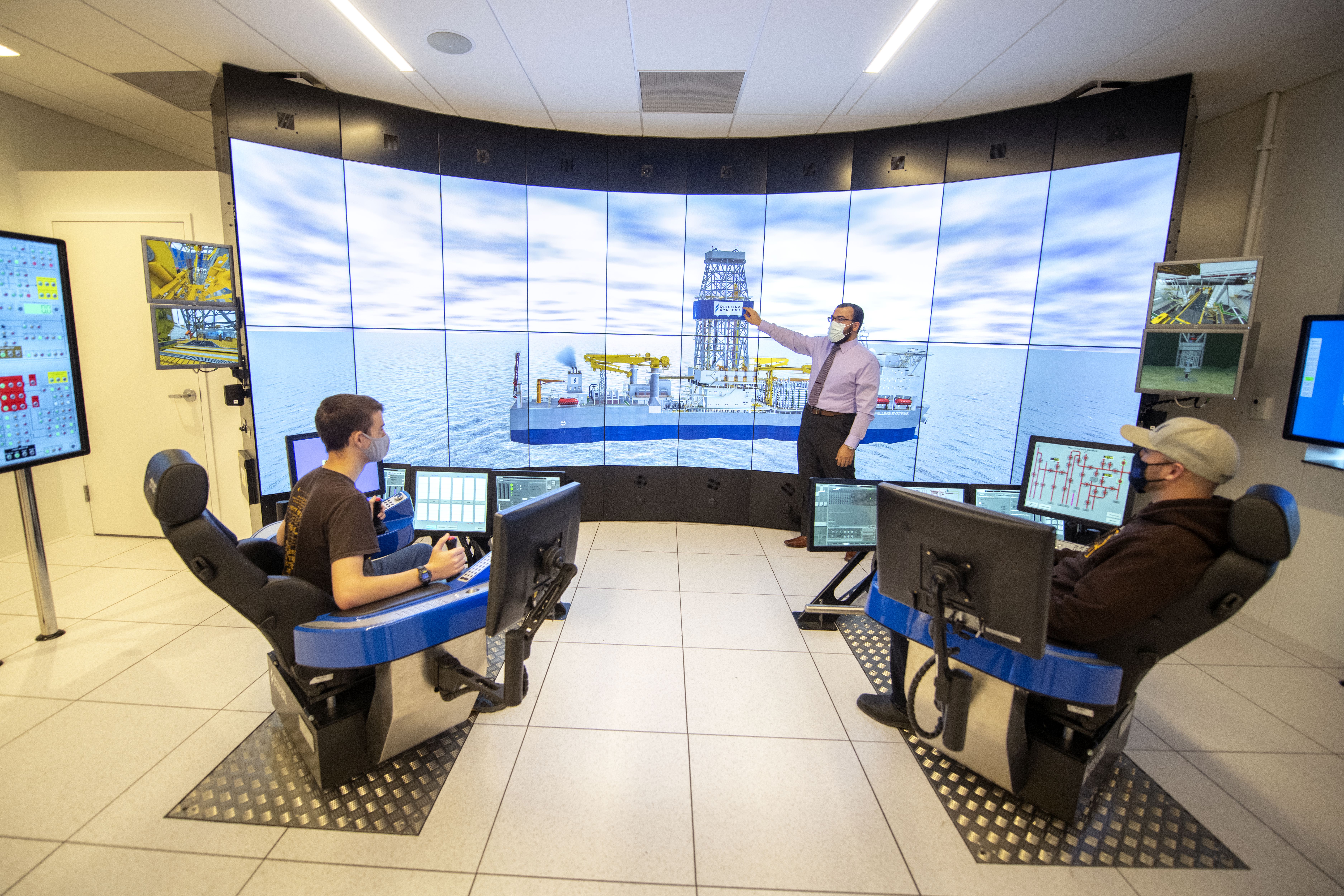 Picture of the drilling simulator laboratory