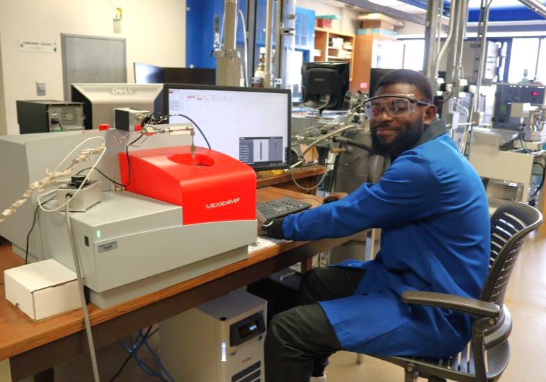 Graduate student Ephraim Owasu-Banahene working with the microcalvet