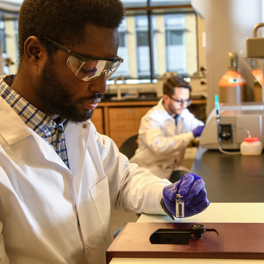 Picture of two researchers in the Hydrocarbon Lab.
