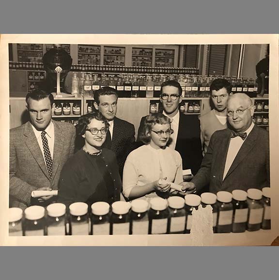 First graduating class of the UW School of Pharmacy.