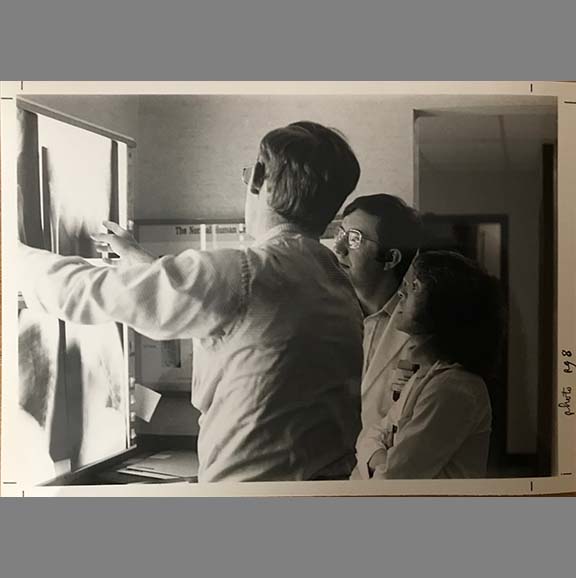 Students working in older UW School of Pharmacy lab.