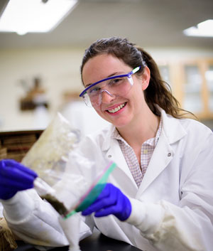 Undergraduate student in research lab. 