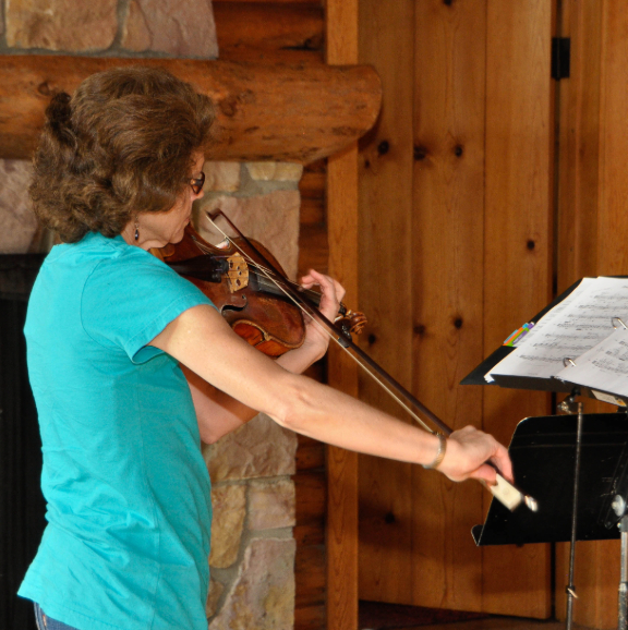 Anna Kreuger playing viola in Berol Lodge