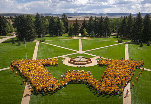 UW students making a giant 'W' in prexys pasture